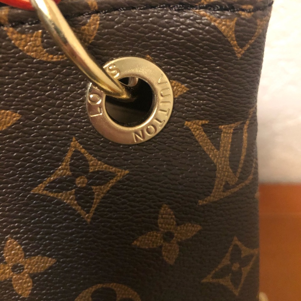 Handbag - Picture 2 of 2